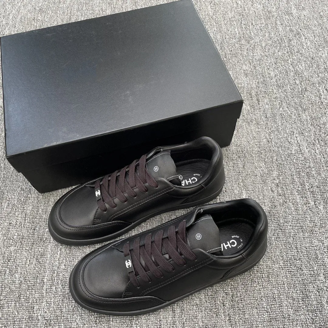 CC LOW-TOP BLACK SNEAKERS